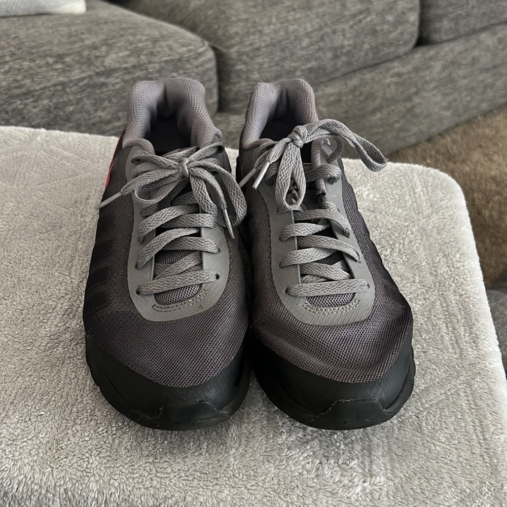 Nike Air Max Torch 4 – Size 9 | Black & Red | Great Condition